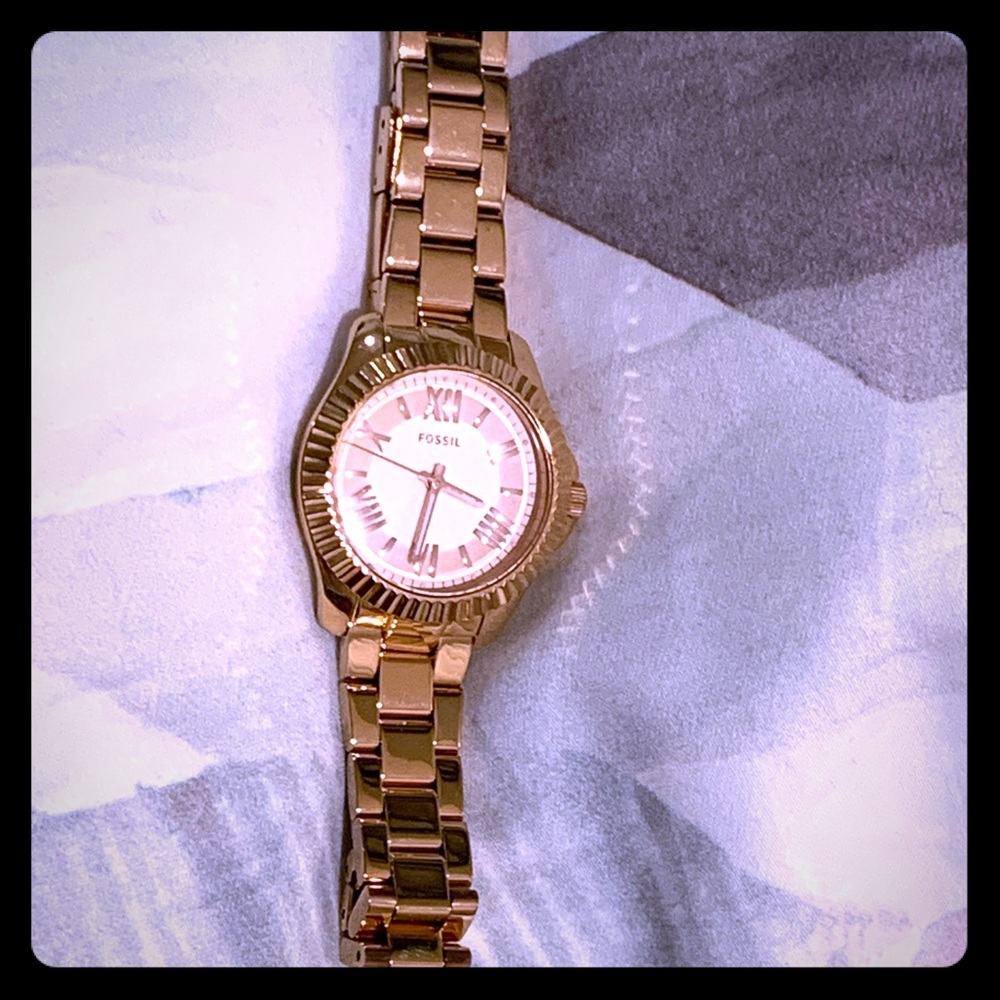 ✅Fossil Rose gold watch